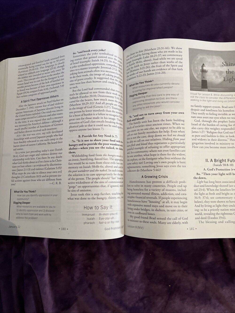 Standard Lesson Comm Ser.: NIV® Standard Lesson Commentary® Large Print Edition - Picture 7 of 10